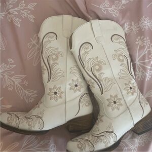 Cowboy Boots-Embroidered White and Tan